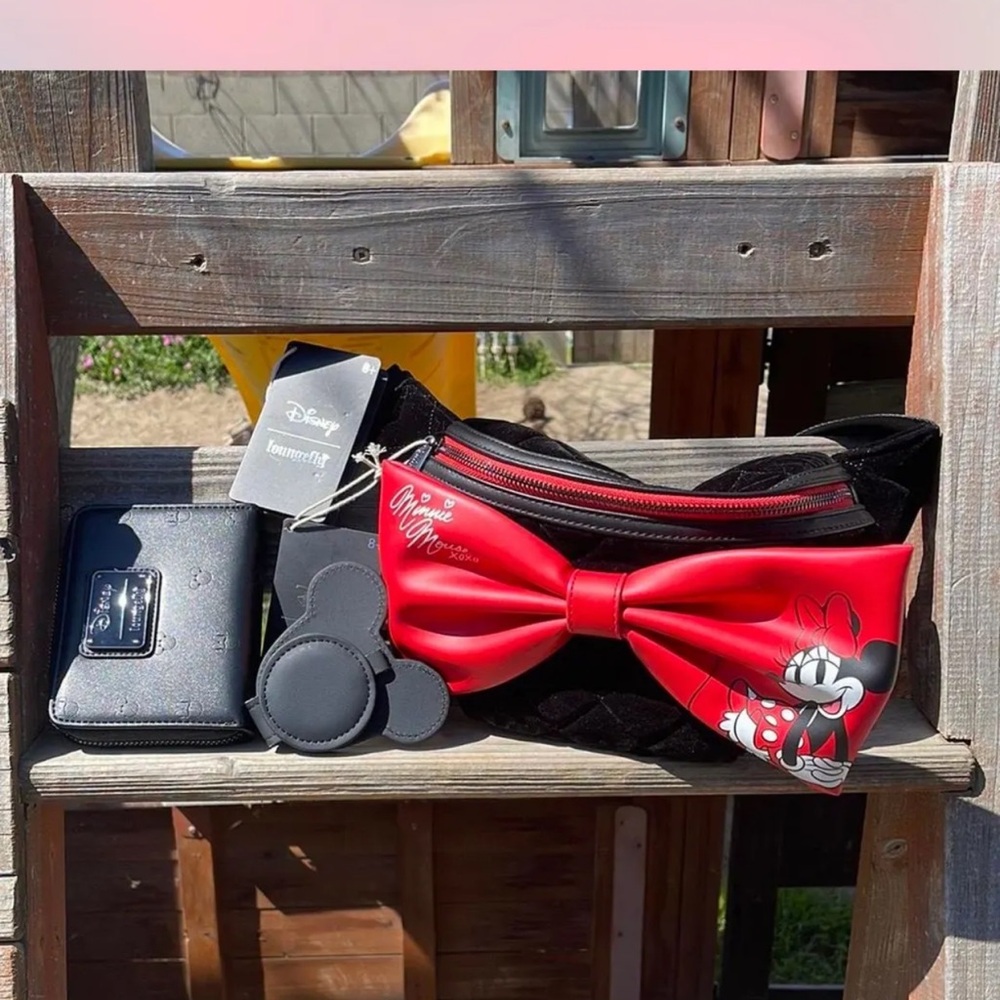 BUNDLE Disney Minnie Mouse Red and Black belt bag/wallet/visor clip